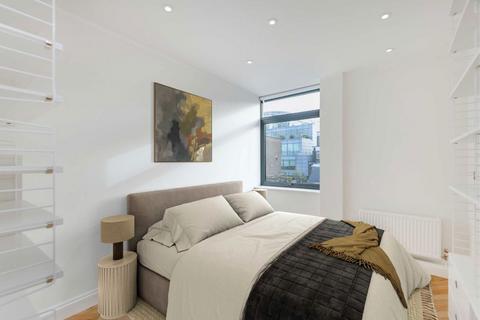 3 bedroom flat for sale, Red Lion Square, London WC1R
