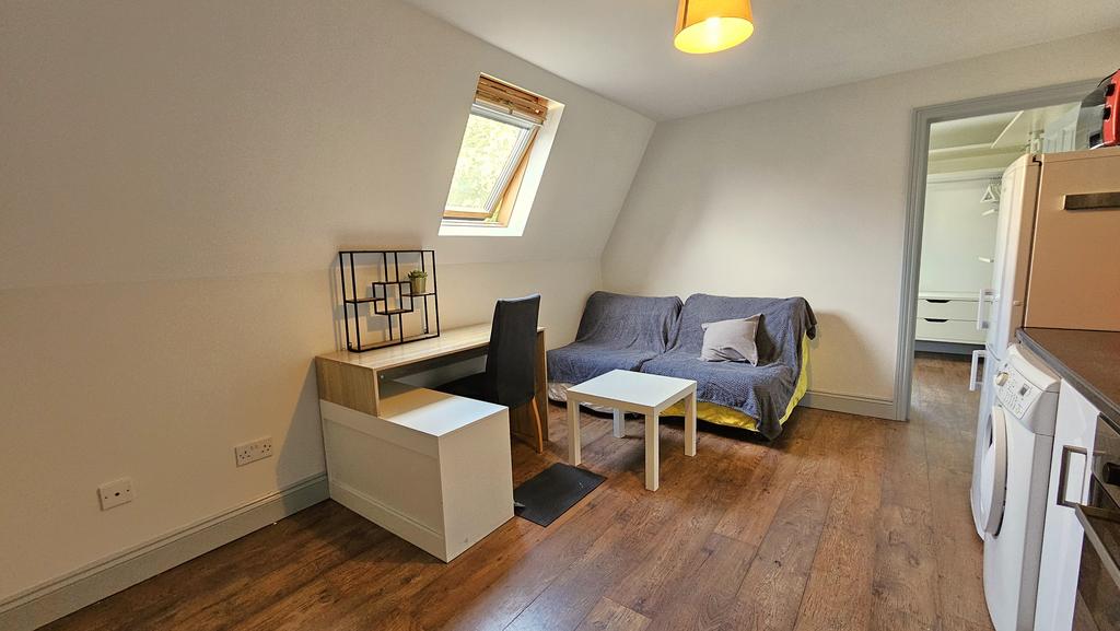 Apartment in Cricklewood - View 3