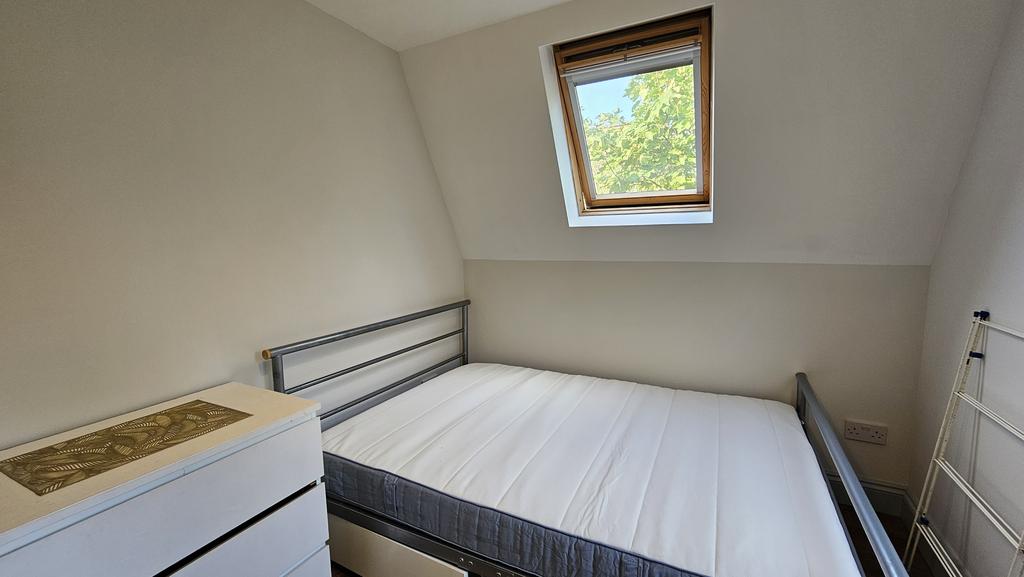 Apartment in Cricklewood - More