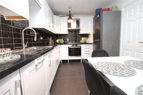 3 bedroom end of terrace house to rent, Oakmoor Way, Chigwell IG7