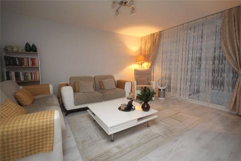 3 bedroom end of terrace house to rent, Oakmoor Way, Chigwell IG7