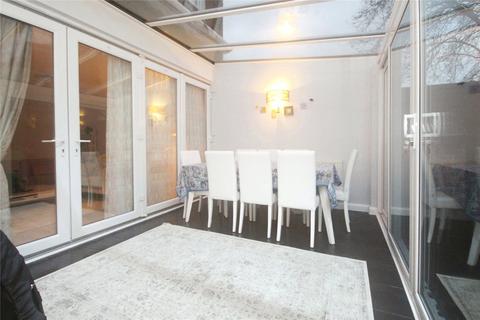 3 bedroom end of terrace house to rent, Oakmoor Way, Chigwell IG7