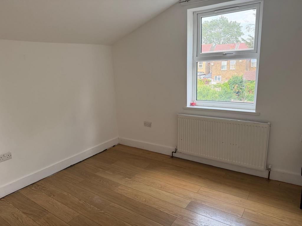 Apartment in London, Southall Green - View 4