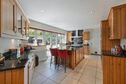 4 bedroom detached house for sale, Shawley Way, Epsom