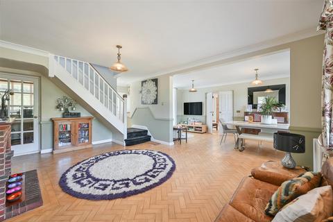 4 bedroom detached house for sale, Shawley Way, Epsom