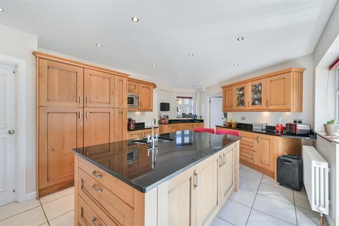 4 bedroom detached house for sale, Shawley Way, Epsom