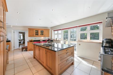 4 bedroom detached house for sale, Shawley Way, Epsom