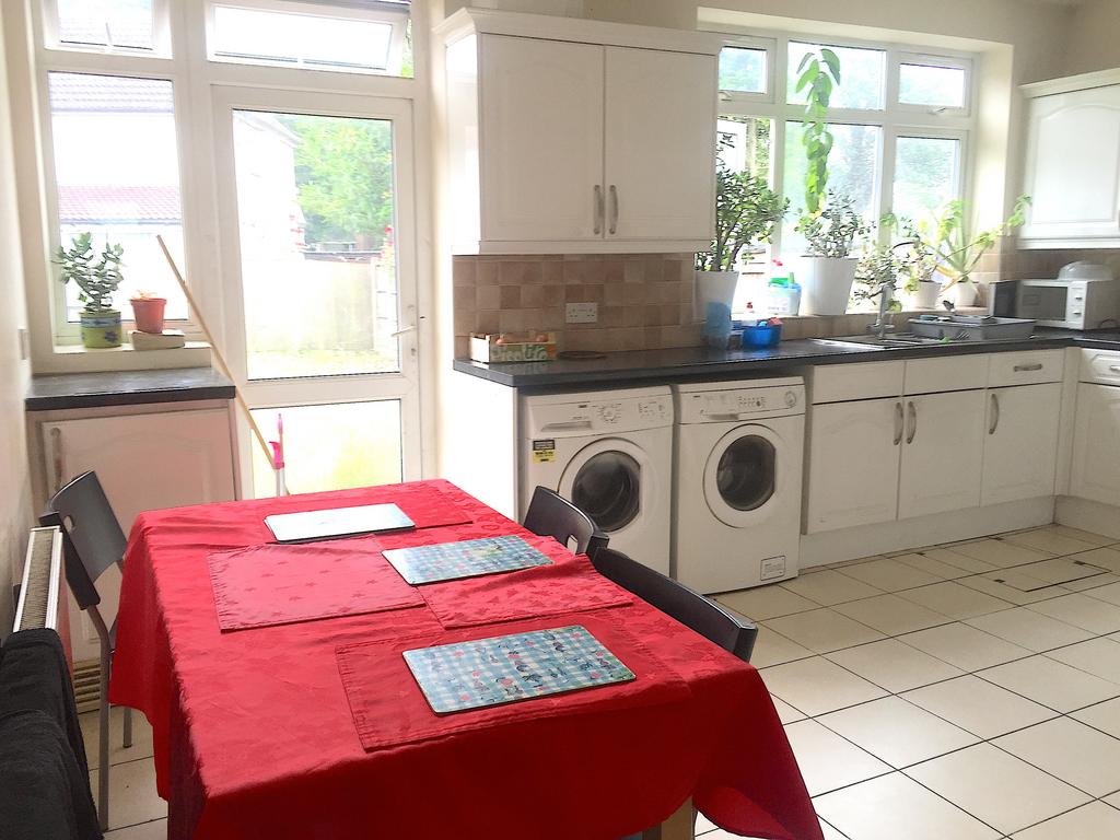 House in London, Kingsbury - View 4
