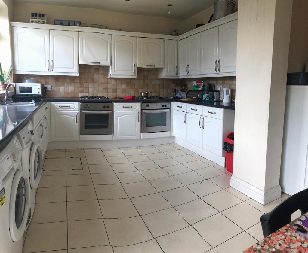 House in London, Kingsbury - More