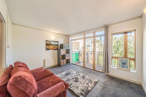 2 bedroom flat to rent, John Harrison Way, London SE10