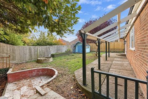 3 bedroom detached bungalow for sale, Suzan Crescent, Wantage