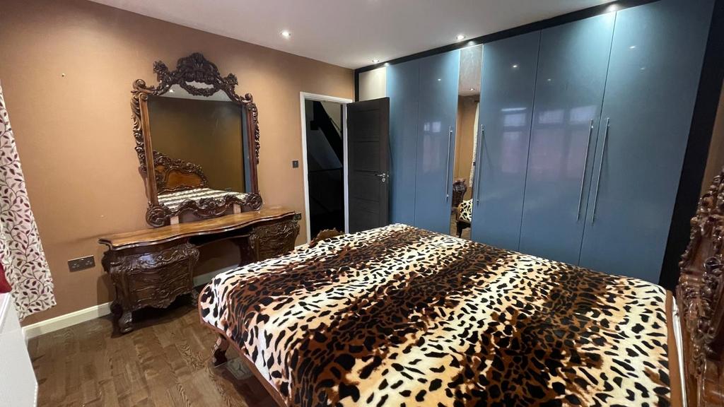 House in Harrow - View 2