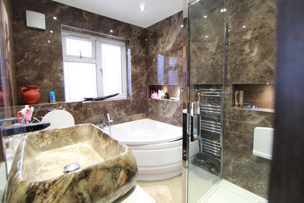 House in Harrow - View 5