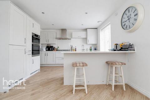 4 bedroom semi-detached house for sale, Parry Rise, Bigglewade
