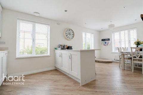 4 bedroom semi-detached house for sale, Parry Rise, Bigglewade
