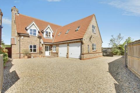 4 bedroom detached house for sale, Apple Tree Close, March PE15