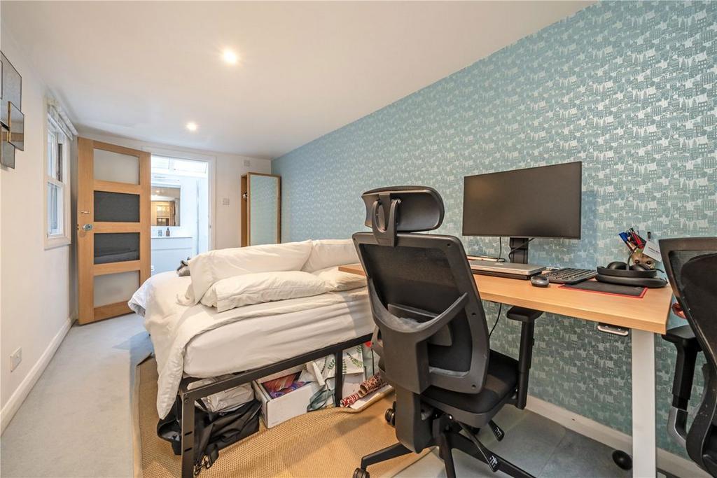 Apartment in London - View 5