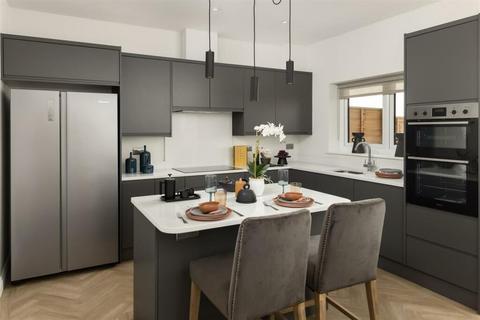4 bedroom semi-detached house to rent, Austin Cl SE23