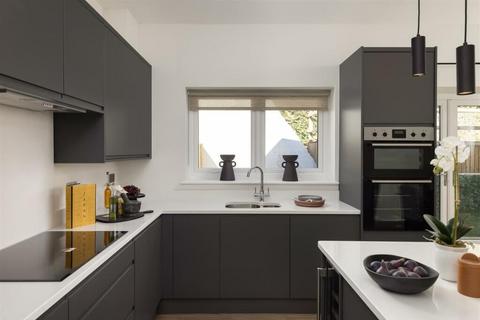 4 bedroom semi-detached house to rent, Austin Cl SE23