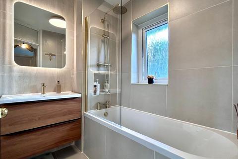 3 bedroom terraced house for sale, Outwood Road, Heald Green, SK8