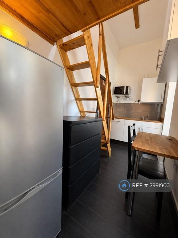 Apartment in London - View 4