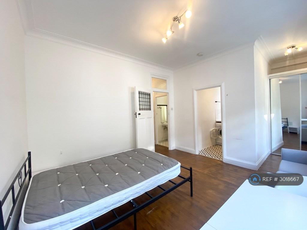 Apartment in London - View 5
