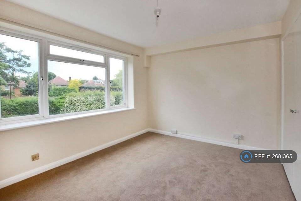 Apartment in New Malden - View 3