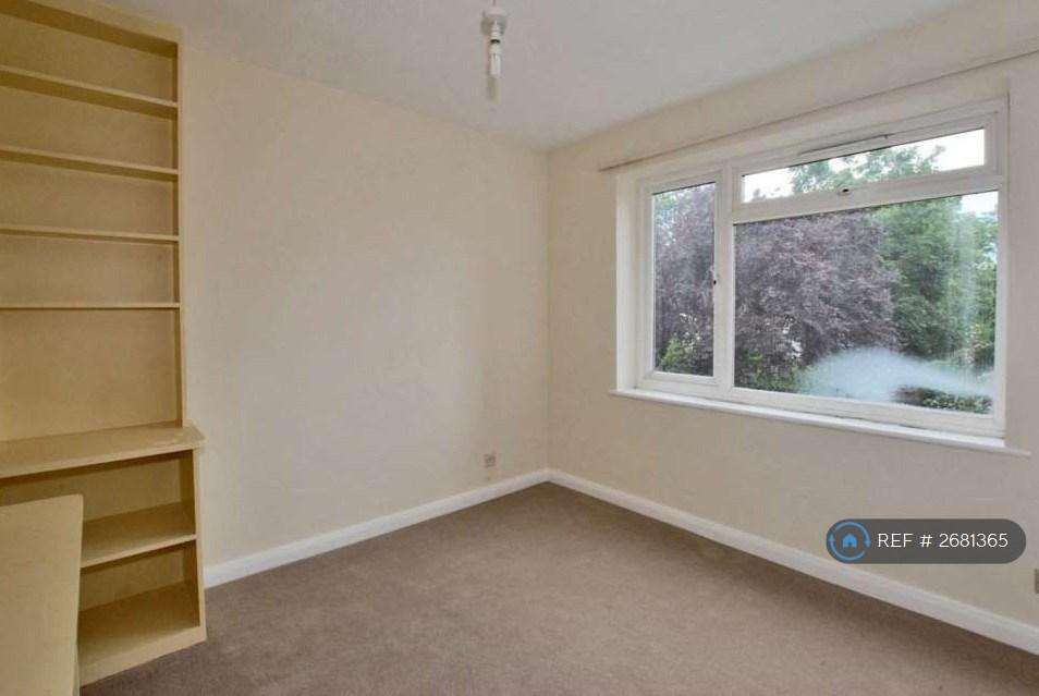 Apartment in New Malden - View 4