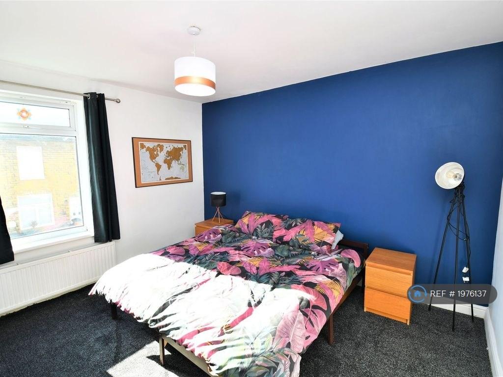 House in Salford - View 3