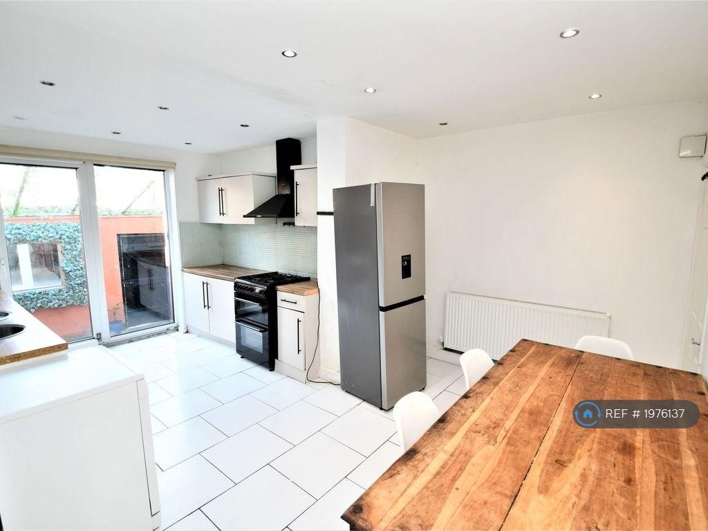 House in Salford - View 5