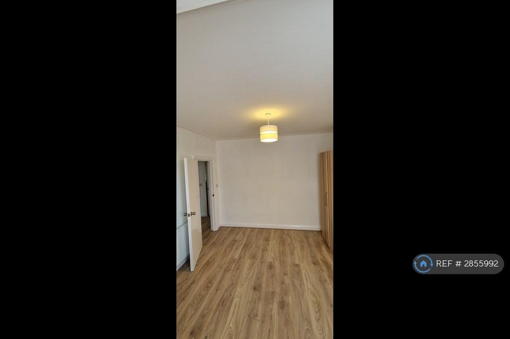 Apartment in Hounslow - View 3