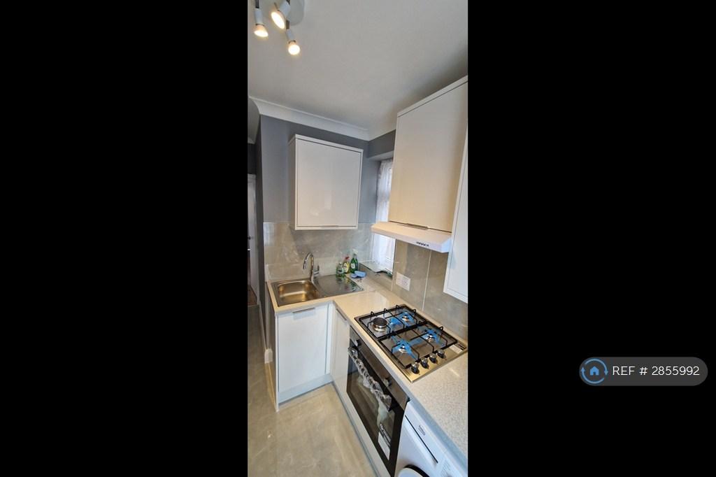 Apartment in Hounslow - More