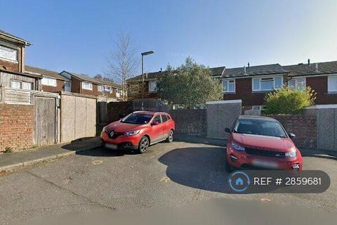 1 bedroom in a house share to rent, Eton Place, Farnham, GU9