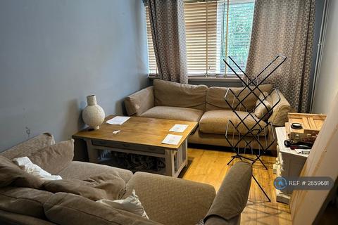 1 bedroom in a house share to rent, Eton Place, Farnham, GU9