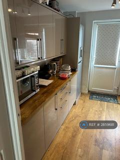 1 bedroom in a house share to rent, Eton Place, Farnham, GU9