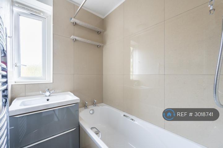 Apartment in London - View 3