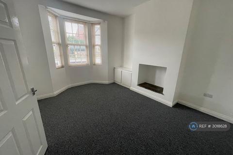 3 bedroom terraced house to rent, Warrington Road, Ashton-In-Makerfield, Wigan, WN4