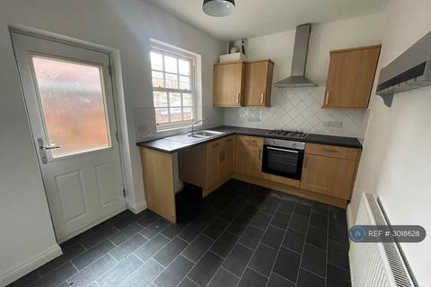3 bedroom terraced house to rent, Warrington Road, Ashton-In-Makerfield, Wigan, WN4