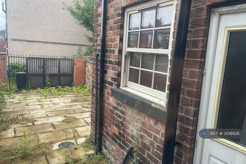 3 bedroom terraced house to rent, Warrington Road, Ashton-In-Makerfield, Wigan, WN4
