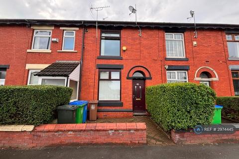 2 bedroom terraced house to rent, Oldham Road, Manchester, M24