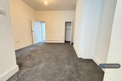 2 bedroom terraced house to rent, Oldham Road, Manchester, M24