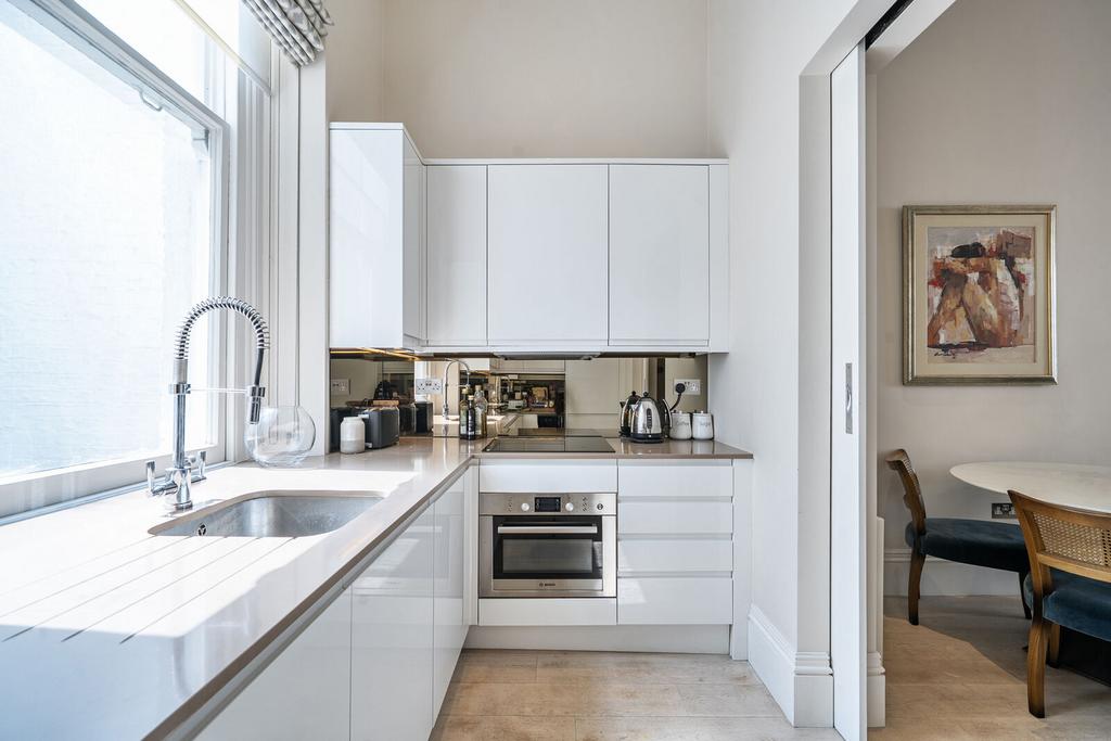 Apartment in London, Royal Borough of Kensington and Chelsea - View 3