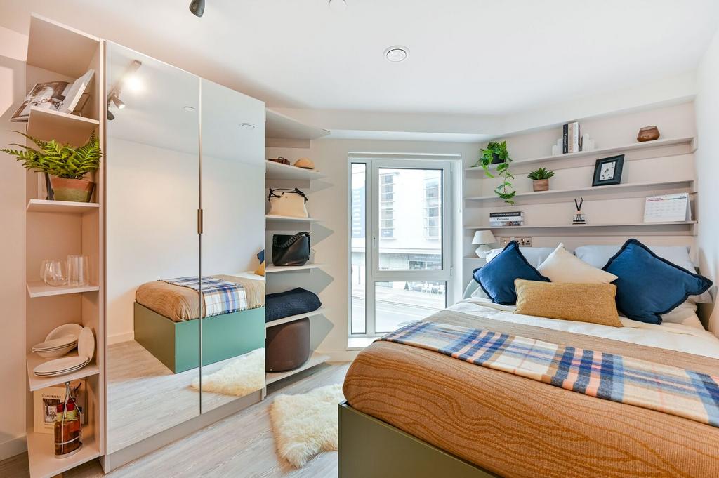 Apartment in Kingston upon Thames - View 3