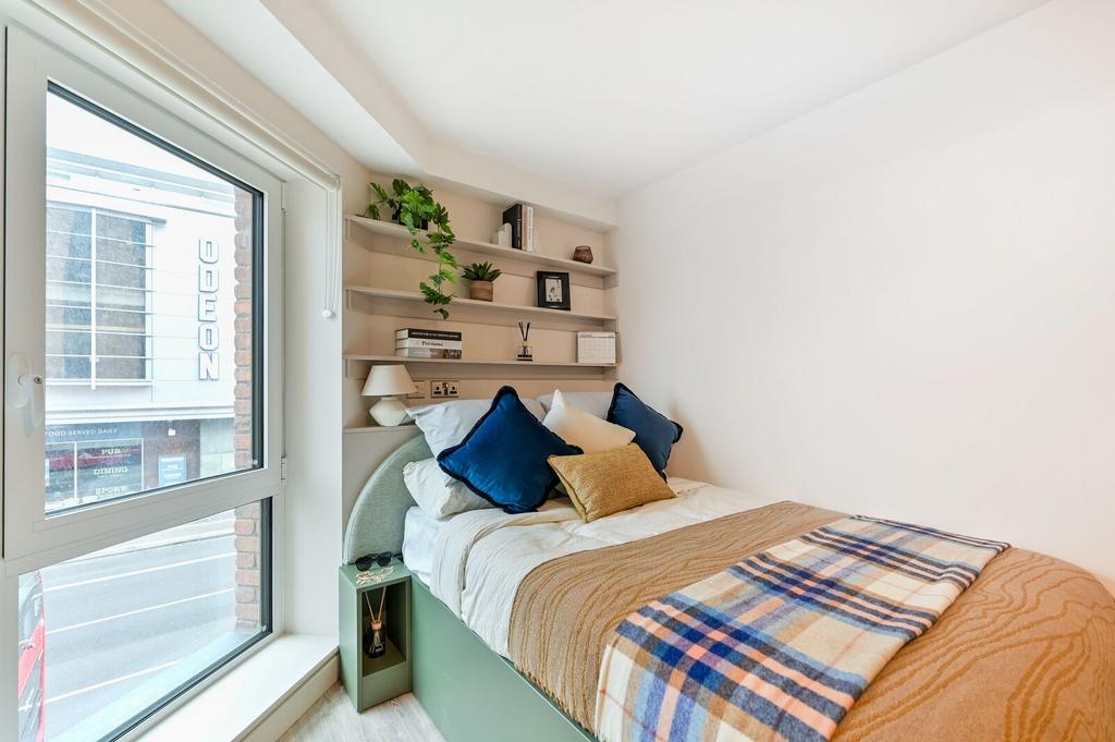 Apartment in Kingston upon Thames - View 4