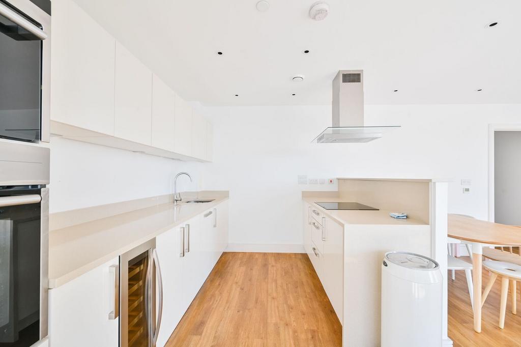 Apartment in London - View 5