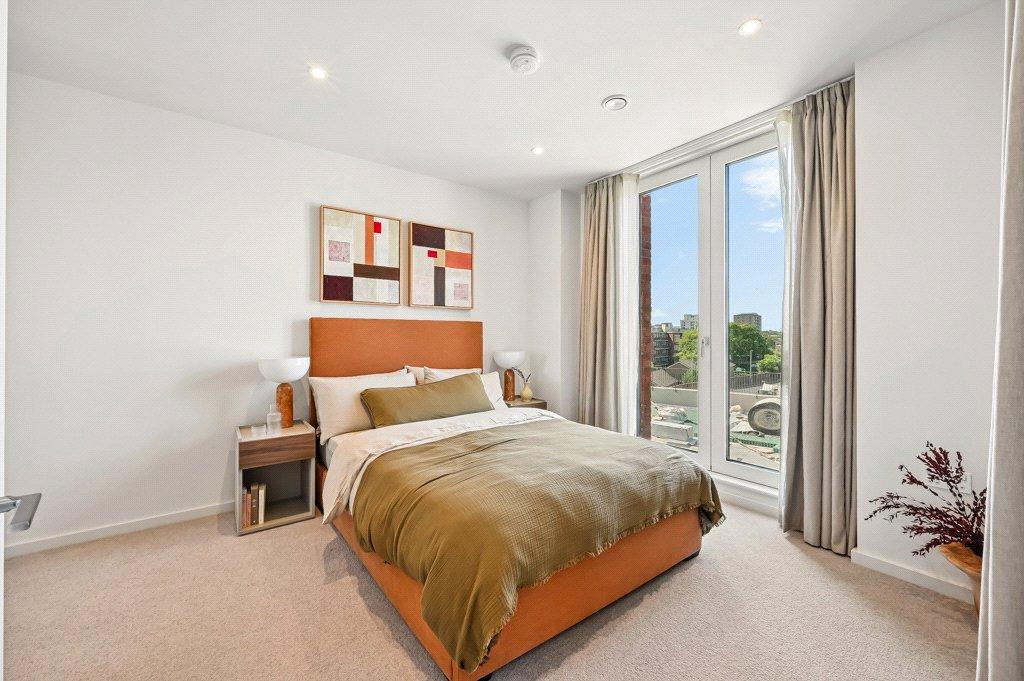 Apartment in Nine Elms - View 2