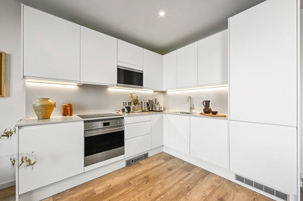 Apartment in Nine Elms - View 4