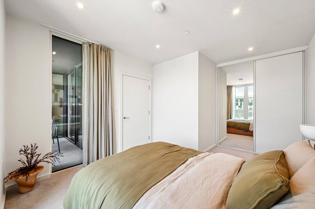 Apartment in Nine Elms - View 5