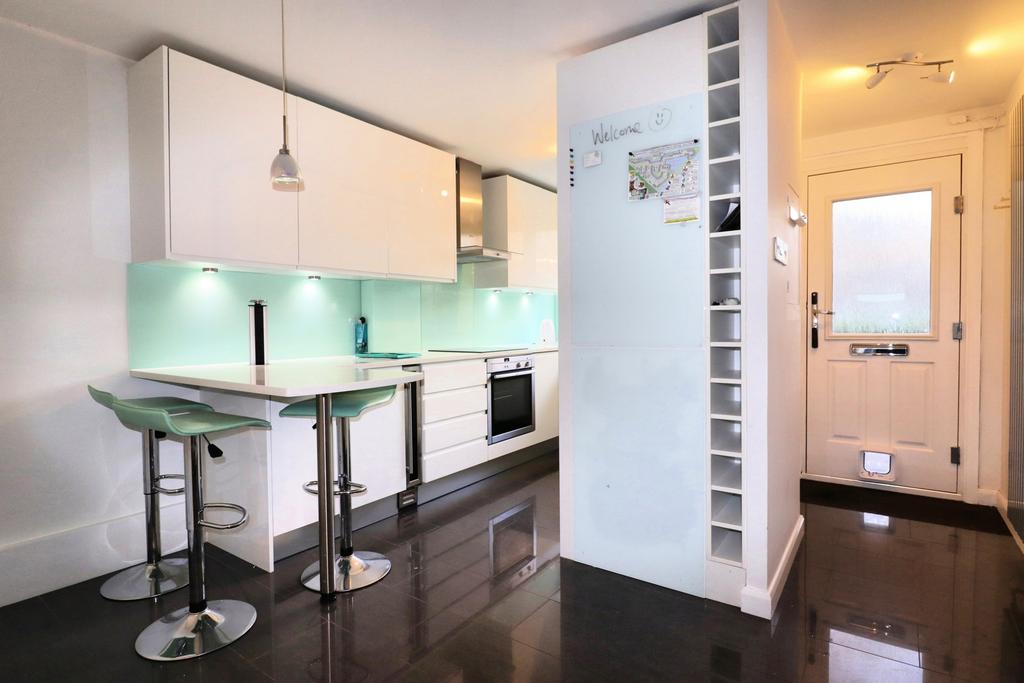 Apartment in Brentford - View 4