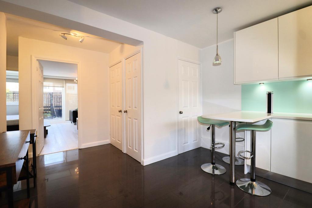Apartment in Brentford - View 5